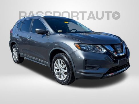 Used 2017 Nissan Rogue SV w/ SV Premium Package image 2