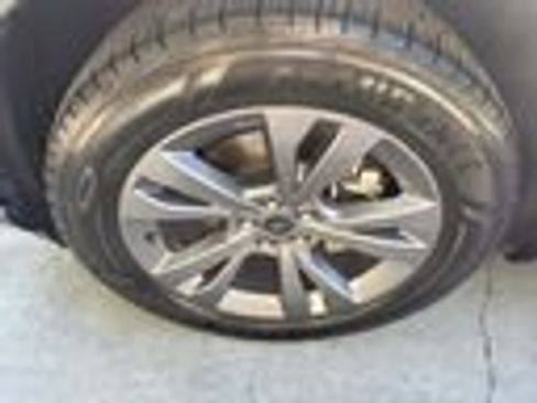 Used 2022 Ford Explorer XLT w/ Equipment Group 202A image 12