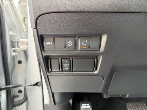 Used 2024 Nissan Armada SL w/ Captain's Chairs Package RWD image 9