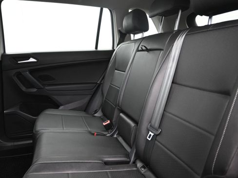 Used 2019 Volkswagen Tiguan SE w/ Panoramic Sunroof Package AWD/4WD image 22
