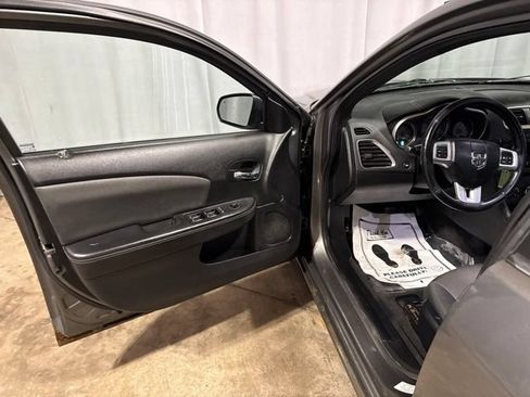 Used 2012 Dodge Avenger SXT FWD image 4