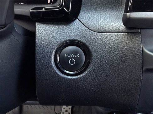 Used 2025 Toyota Camry SE w/ Convenience Package image 24