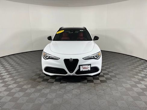 Used 2023 Alfa Romeo Stelvio Veloce image 2
