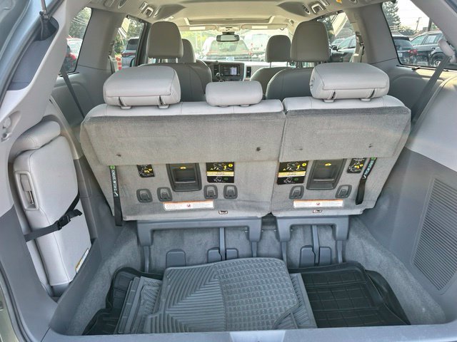 Used 2018 Toyota Sienna XLE w/ XLE Navigation Package FWD image 23