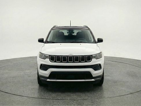 Used 2025 Jeep Compass Limited AWD/4WD image 2