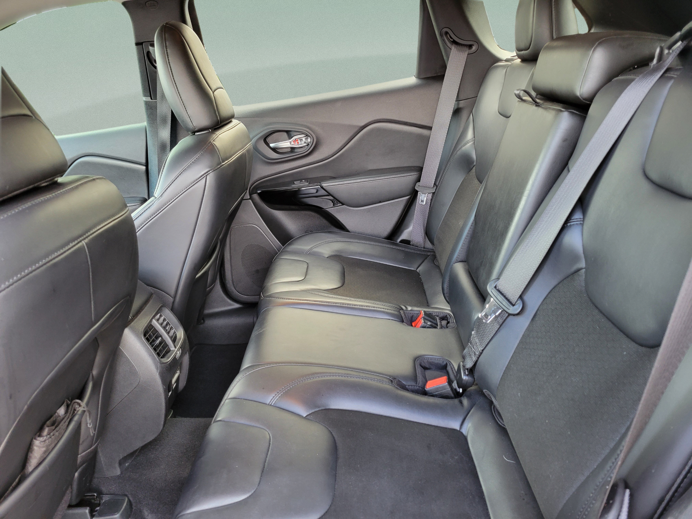 Used 2020 Jeep Cherokee Latitude Plus FWD image 9