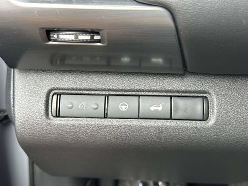 Used 2023 Nissan Pathfinder SL AWD/4WD image 33