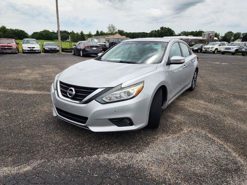 Used 2017 Nissan Altima 2.5 SL w/ Moonroof Package FWD image 12