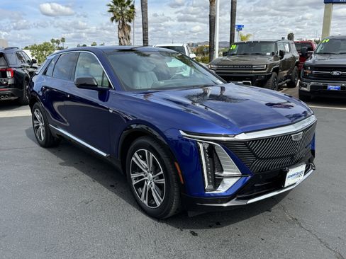 Used 2024 Cadillac Lyriq Luxury AWD/4WD image 2