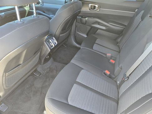Certified 2025 Kia Sorento LX image 28