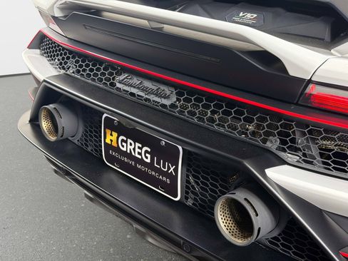 Used 2023 Lamborghini Huracan Sterrato image 18