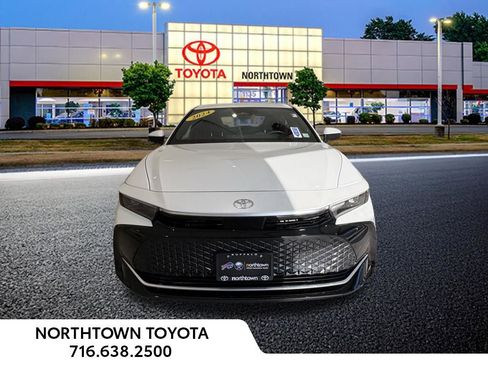 Used 2024 Toyota Crown XLE image 5
