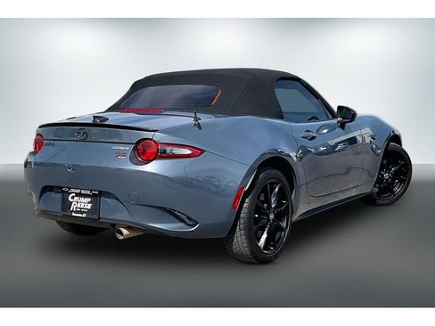 Used 2020 MAZDA MX-5 Miata Club w/ Interior Package RWD image 6