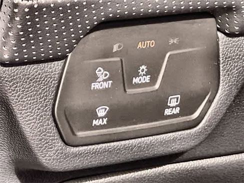 Used 2024 Volkswagen Atlas Cross Sport SE image 29