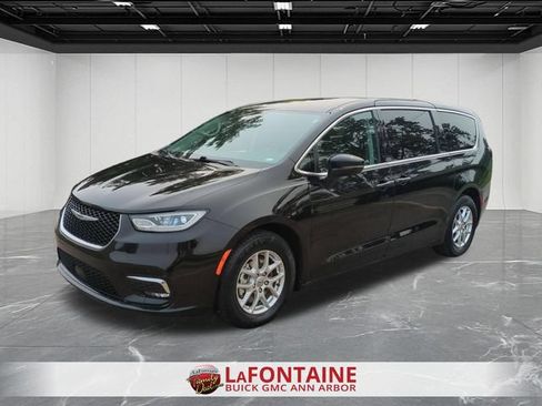 Used 2024 Chrysler Pacifica Touring-L FWD image 1