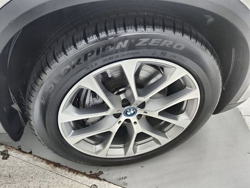 Used 2025 BMW X5 xDrive50e AWD/4WD image 36