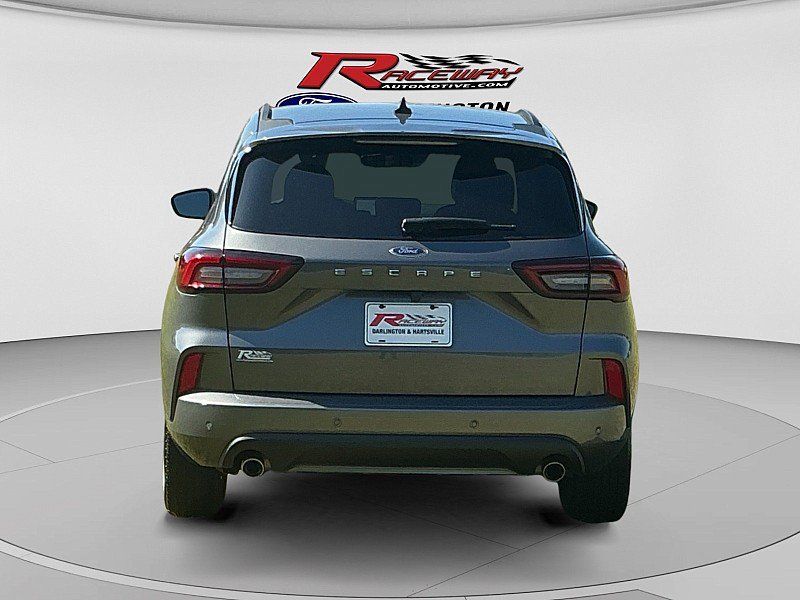 Used 2024 Ford Escape ST-Line w/ Tech Pack #1 FWD image 4