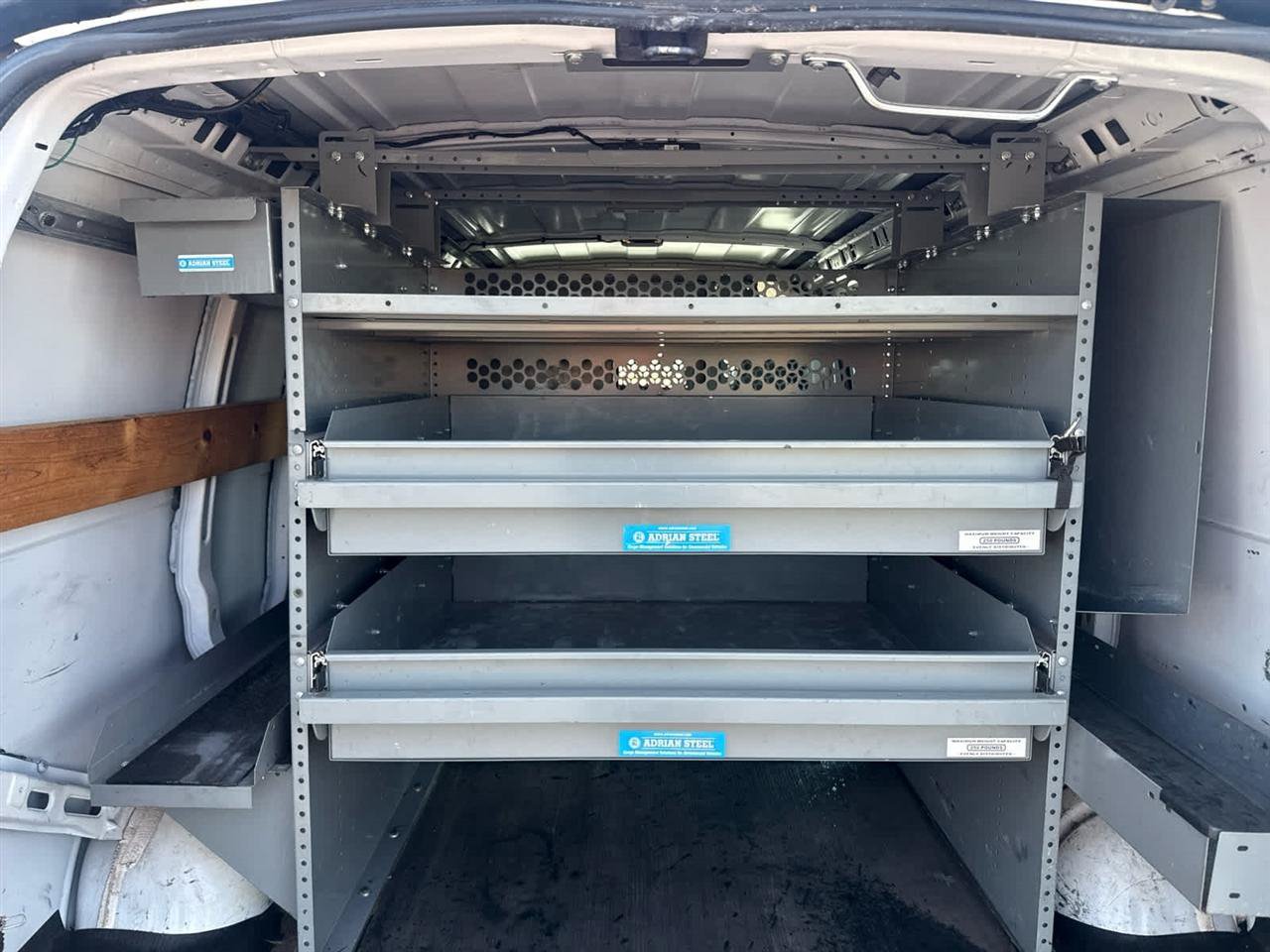 Used 2017 Chevrolet Express 2500 RWD image 17