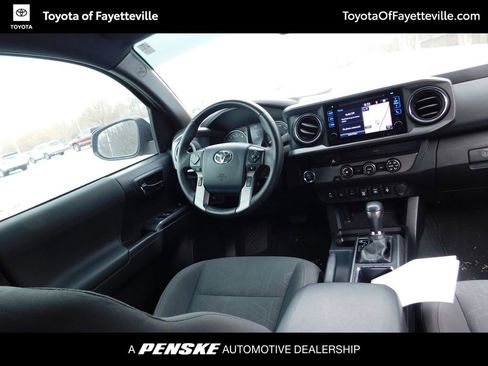 Used 2019 Toyota Tacoma TRD Sport w/ Technology Package image 6