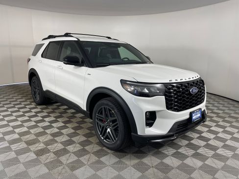 New 2026 Ford Explorer ST-Line w/ ST-Line Street Pack AWD/4WD image 13