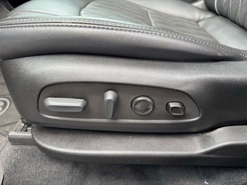 Used 2022 Buick Enclave Avenir w/ Avenir Technology Package image 21