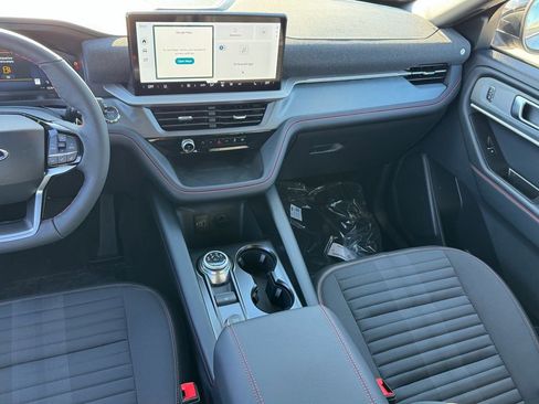 New 2026 Ford Explorer ST-Line w/ ST-Line Street Pack image 13