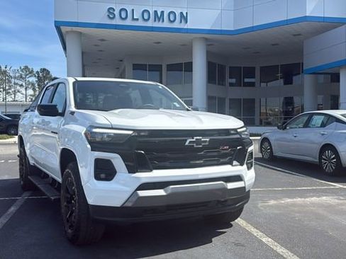 Used 2025 Chevrolet Colorado Z71 w/ Midnight Edition image 1