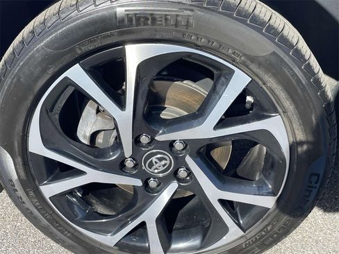 Used 2018 Toyota C-HR XLE image 8