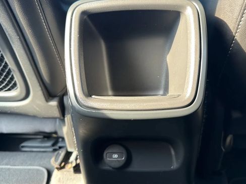 Used 2022 Volvo XC40 T4 Momentum FWD image 29