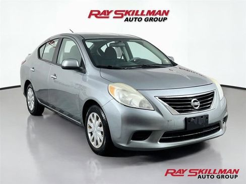 Used 2013 Nissan Versa SV FWD image 1