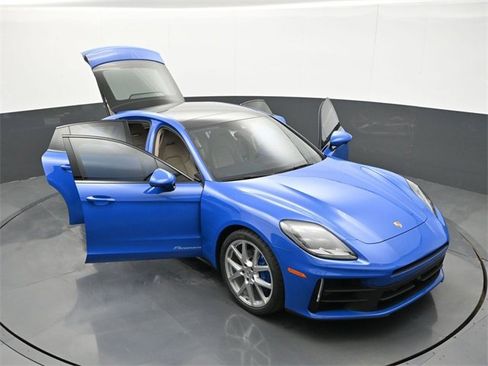 Used 2024 Porsche Panamera 4 image 31