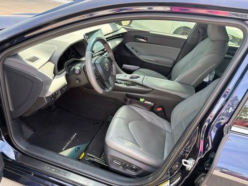 Used 2021 Toyota Avalon Limited FWD image 11