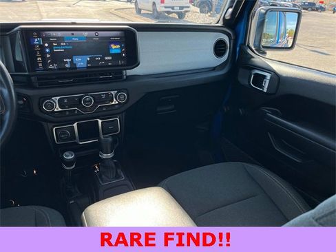 Used 2024 Jeep Gladiator Sport image 4