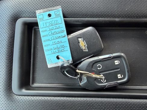 Used 2020 Chevrolet Silverado 1500 High Country w/ Technology Package AWD/4WD image 45