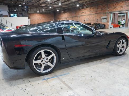 Used 2007 Chevrolet Corvette Coupe w/ Preferred Equipment Group RWD image 13