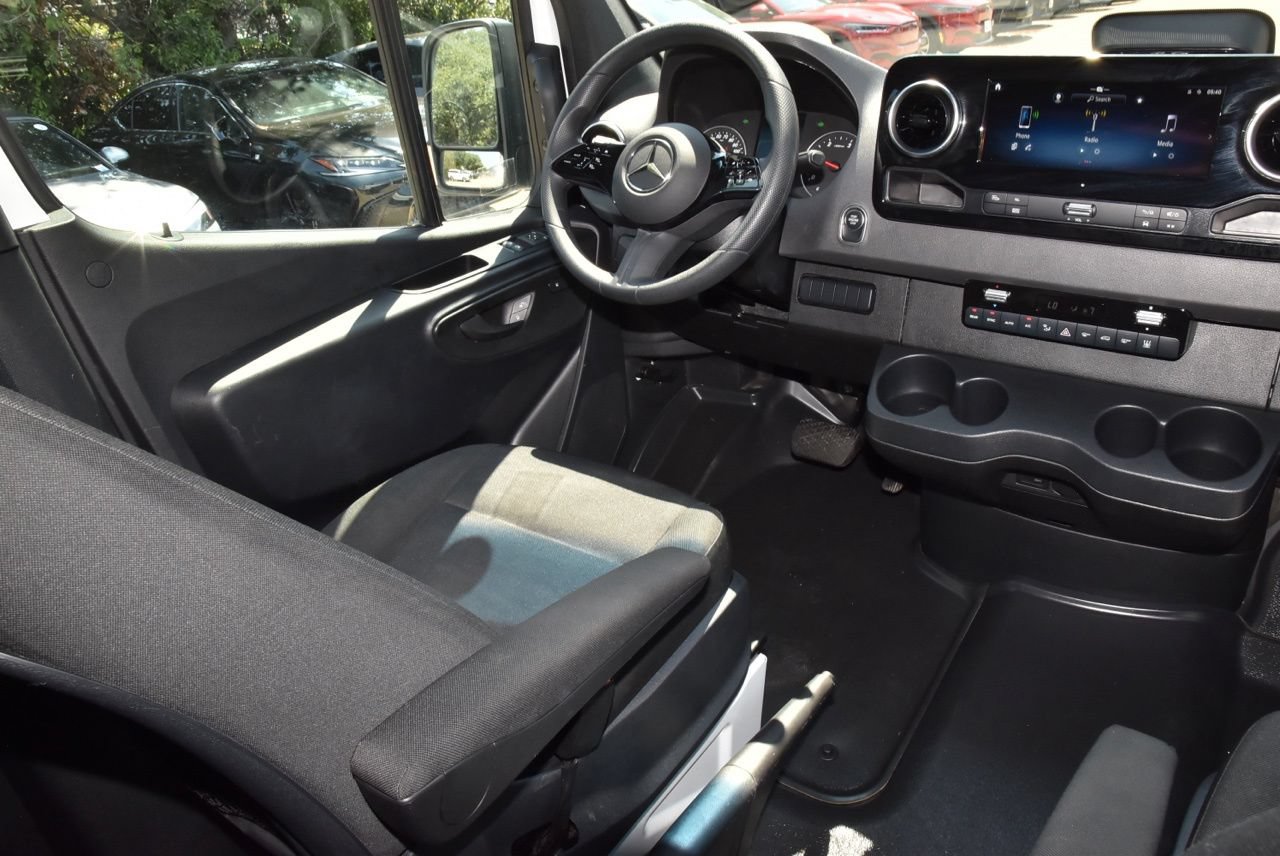 Used 2025 Mercedes-Benz Sprinter 2500 image 15