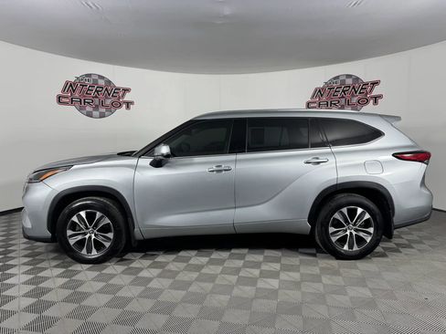 Used 2021 Toyota Highlander XLE image 4