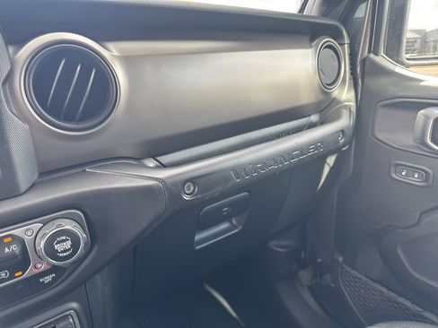 Certified 2021 Jeep Wrangler Sport S image 16