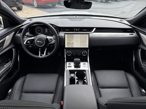 Used 2024 Jaguar XF R-Dynamic SE AWD/4WD image 4
