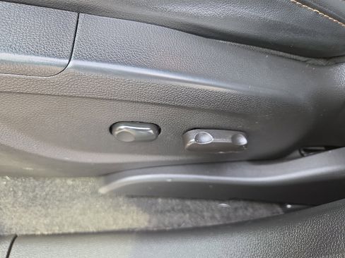 Used 2022 Chevrolet Trax LT w/ LT Convenience Package image 33