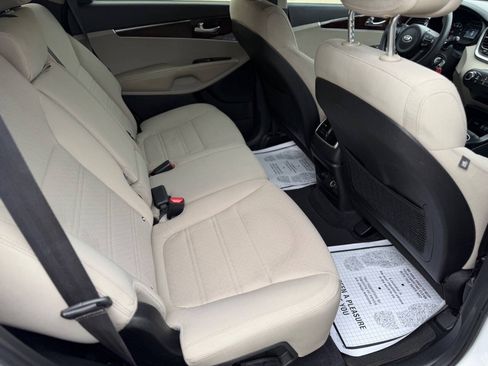 Used 2016 Kia Sorento FWD image 16