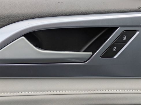 New 2026 Volkswagen Taos SE image 11