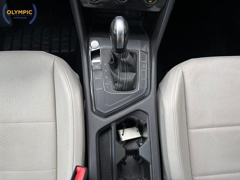 Used 2021 Volkswagen Tiguan SE image 30