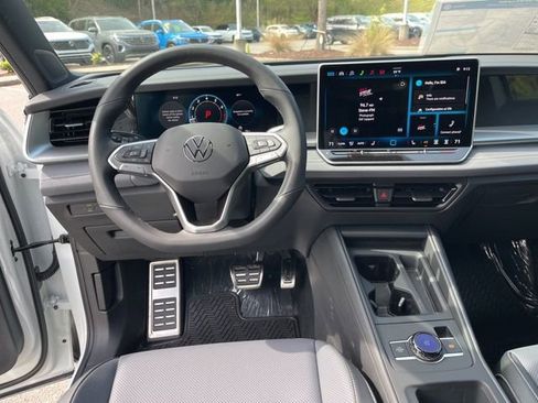New 2026 Volkswagen Tiguan SE R-Line FWD image 17