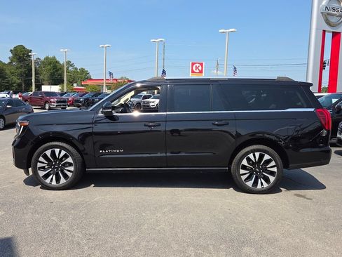 Used 2025 Ford Expedition Max Platinum w/ Driver's Package AWD/4WD image 2