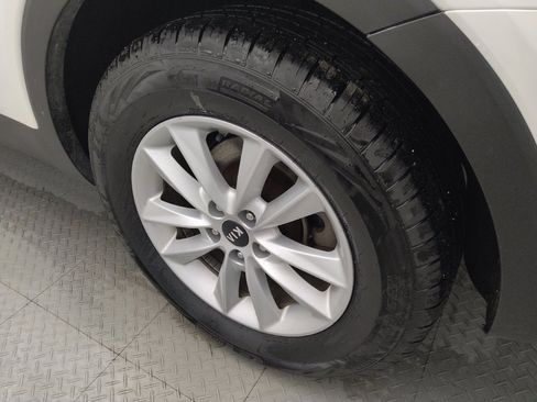 Used 2020 Kia Sorento LX image 31