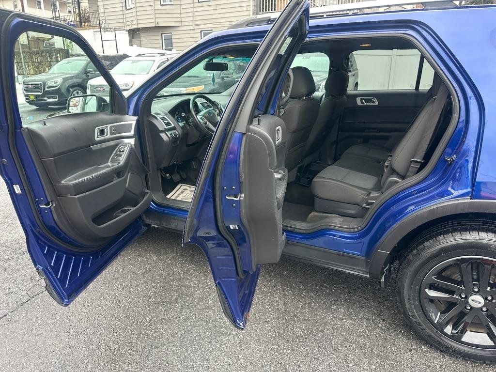 Used 2015 Ford Explorer XLT w/ Equipment Group 201A AWD/4WD image 15