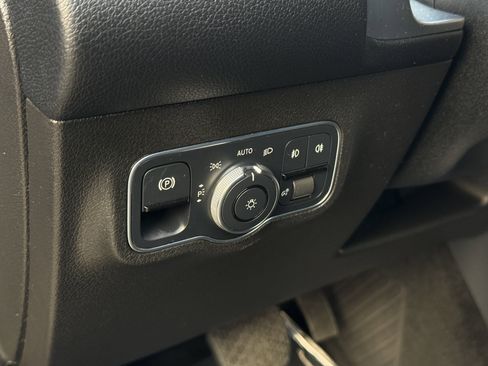 Used 2021 Mercedes-Benz GLB 250 w/ Premium Package image 26