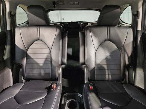 Certified 2024 Toyota Highlander XLE image 13