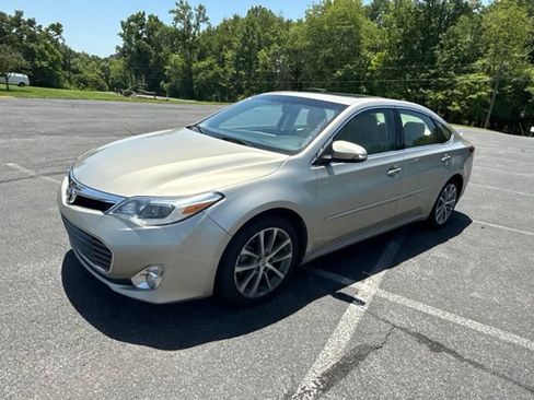 Used 2015 Toyota Avalon XLE Touring FWD image 2